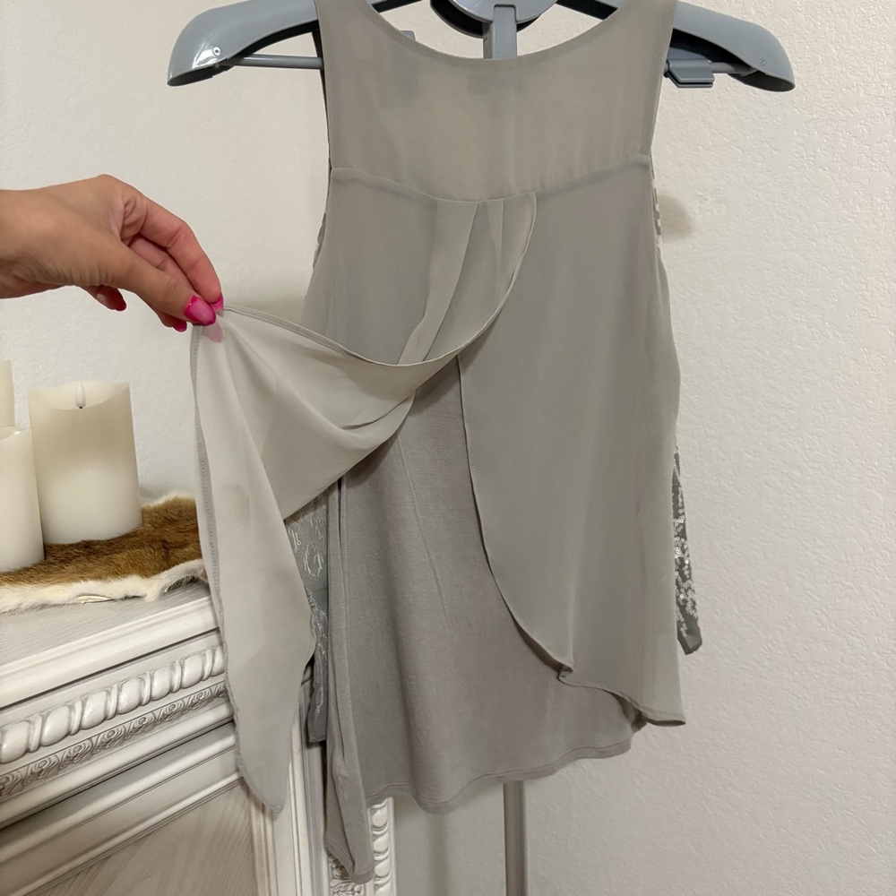 Express Gray and White Patterned Tank Top - Picture 4 of 4